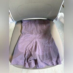 Women’s light purple curvy faja size medium EUC, just tried on for a review